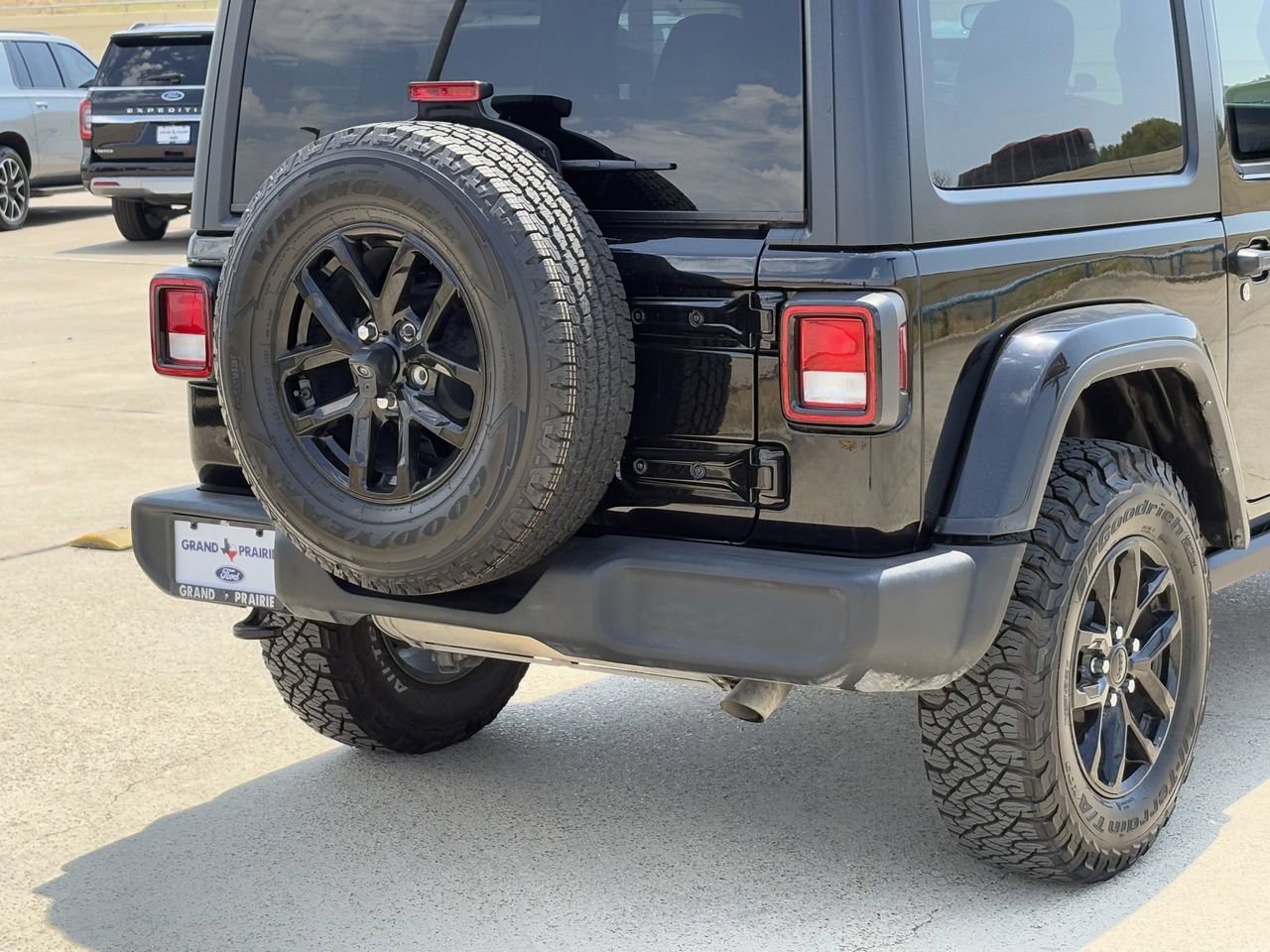 Used 2023 Jeep Wrangler Sport AWD/4WD image 8