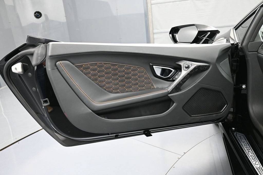 Used 2022 Lamborghini Huracan EVO RWD image 15