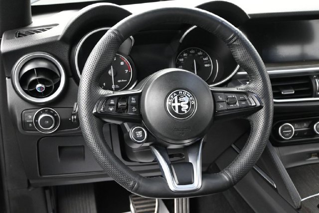 Used 2022 Alfa Romeo Stelvio Ti w/ Active Assist Plus Package AWD/4WD image 28