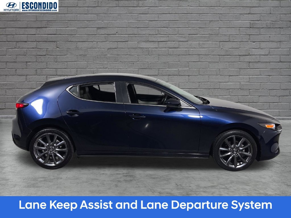 Used 2019 MAZDA MAZDA3 Hatchback FWD image 2