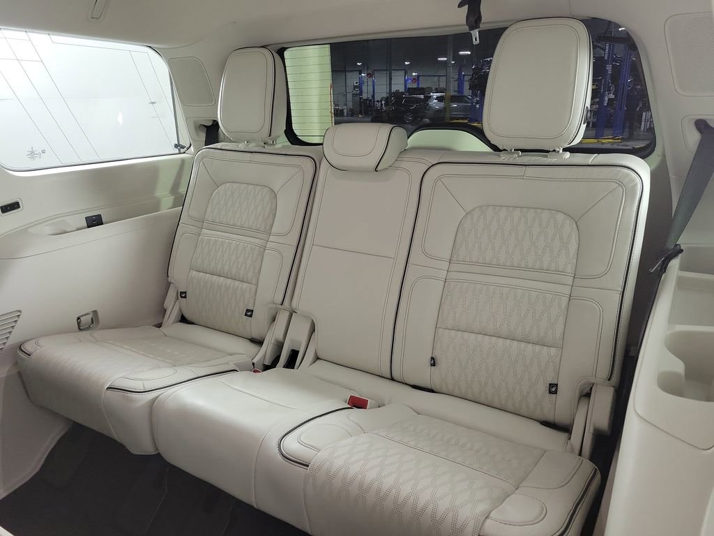 Used 2022 Lincoln Navigator Black Label image 8