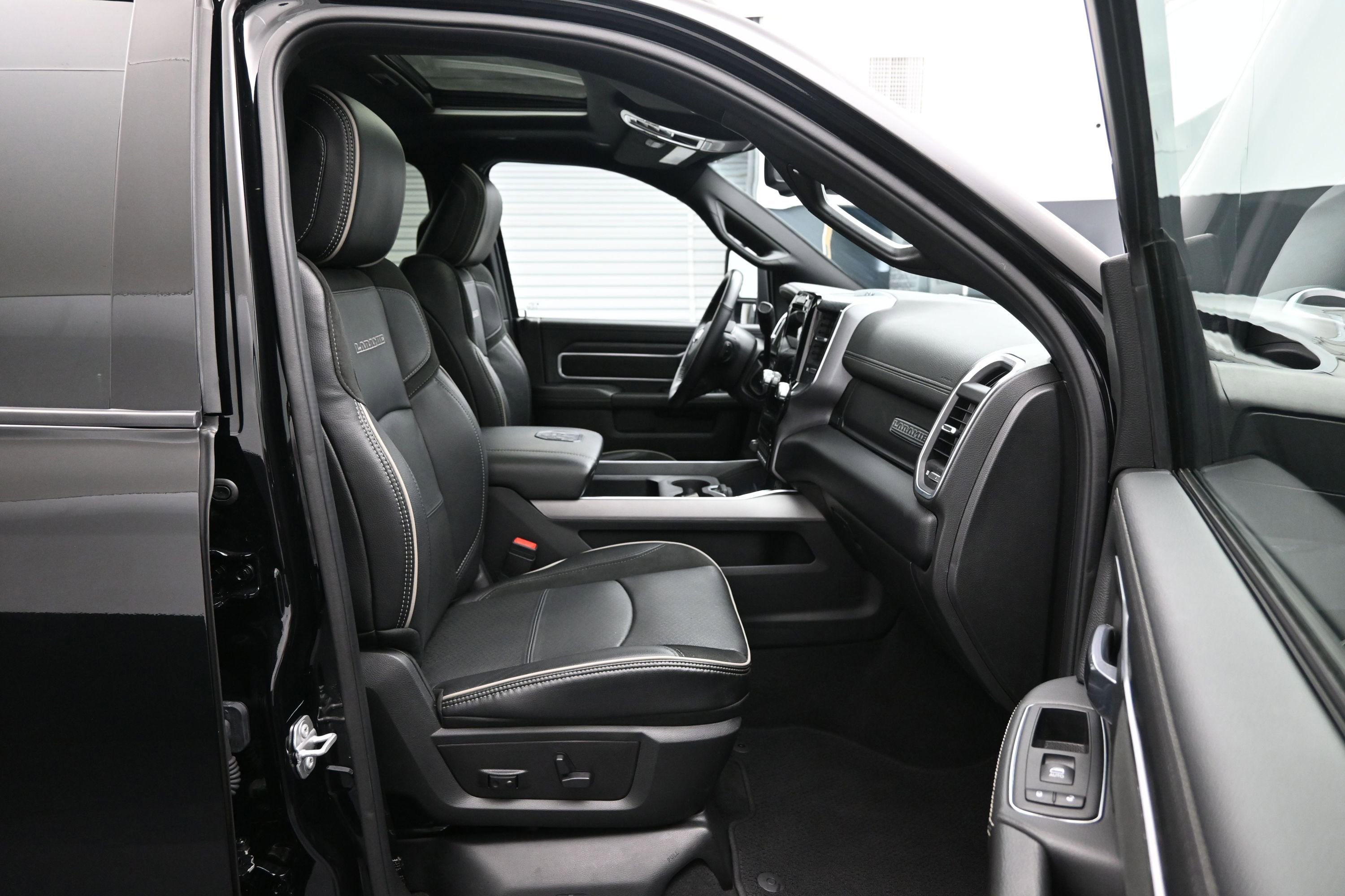 Used 2024 RAM 3500 Laramie w/ Night Edition AWD/4WD image 13