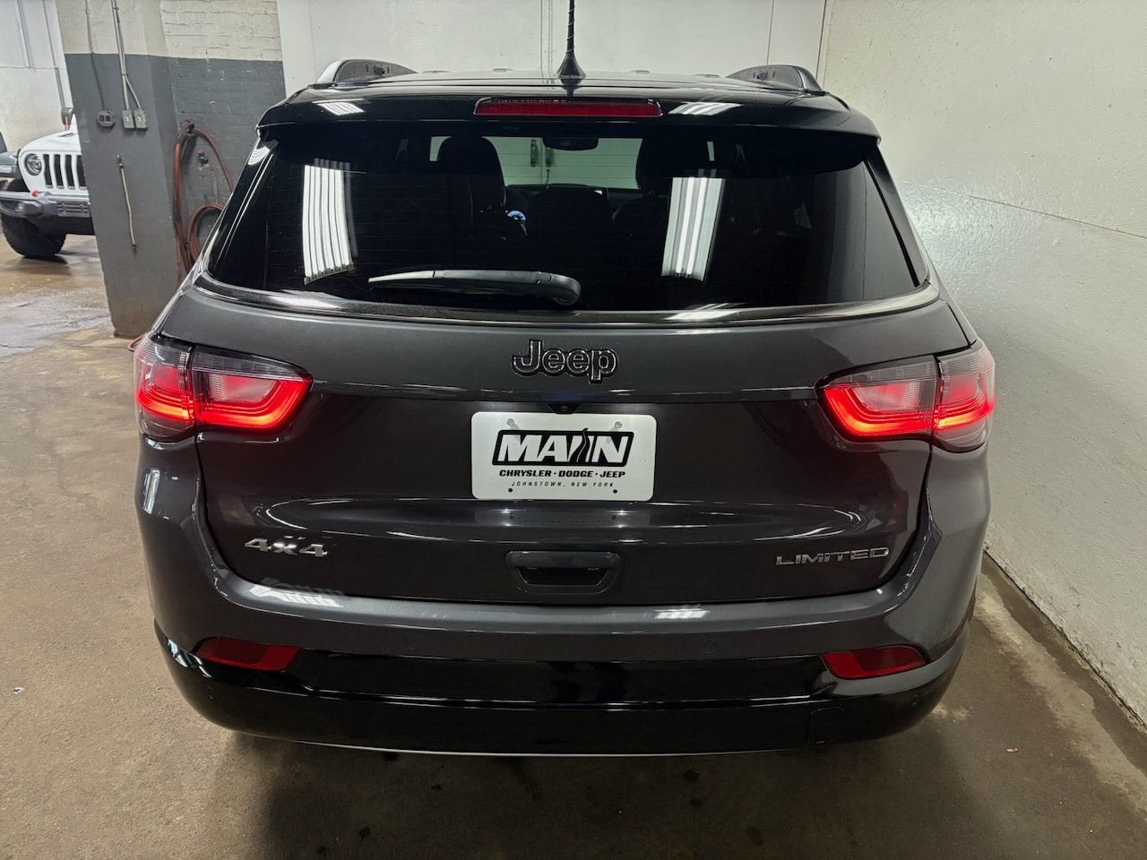 Used 2024 Jeep Compass Limited w/ Elite Group AWD/4WD image 9