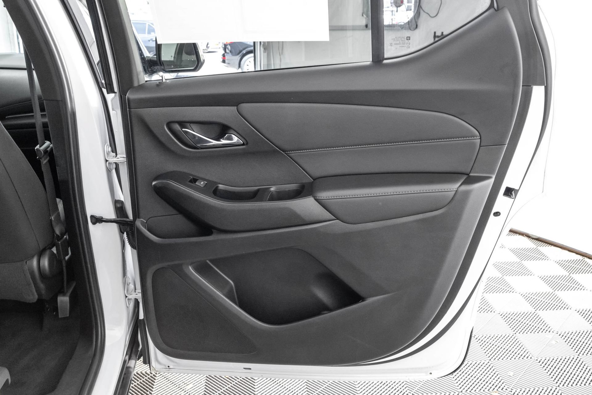 Used 2023 Chevrolet Traverse LT AWD/4WD image 41