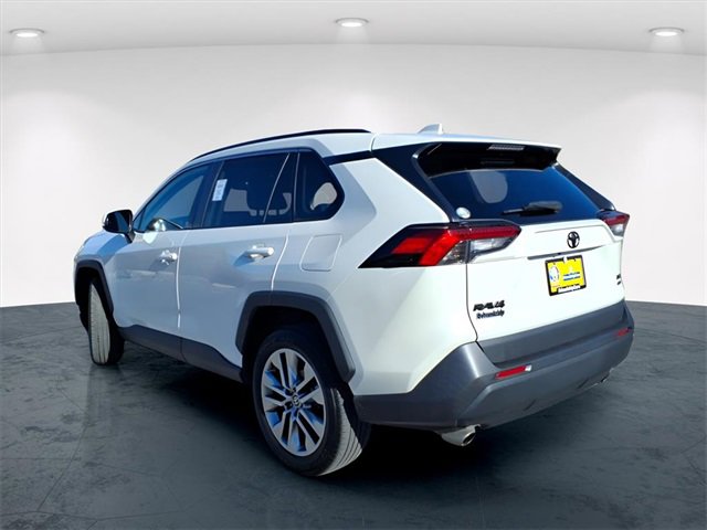 Used 2022 Toyota RAV4 XLE Premium image 4