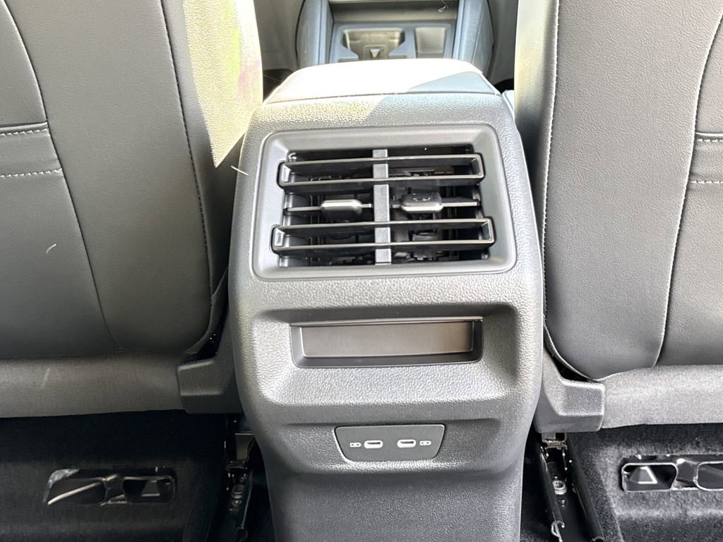 New 2026 Volkswagen Tiguan SE image 24