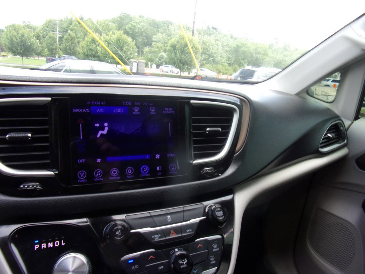 Used 2017 Chrysler Pacifica Touring image 25