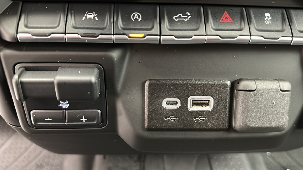 Used 2025 Chevrolet Silverado 1500 Custom w/ LPO, Dark Essentials Package AWD/4WD image 21