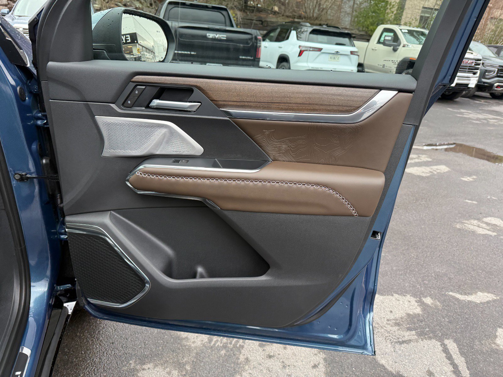 New 2026 GMC Acadia Denali Ultimate w/ LPO, Rugged Package image 25