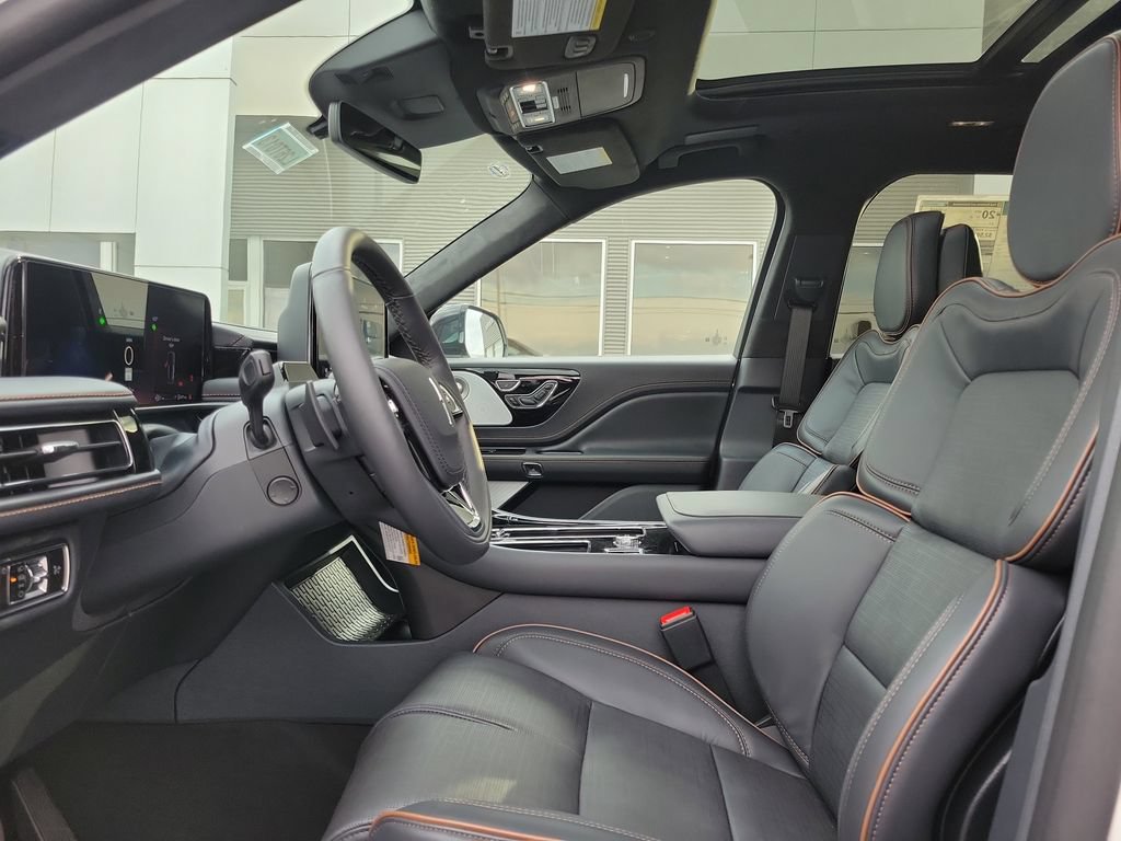 New 2026 Lincoln Aviator Black Label w/ Jet Appearance Package AWD/4WD image 17