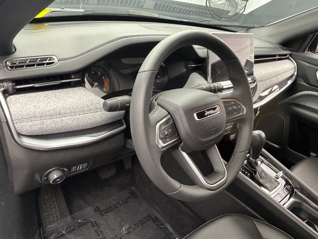 Used 2024 Jeep Compass Latitude AWD/4WD image 16