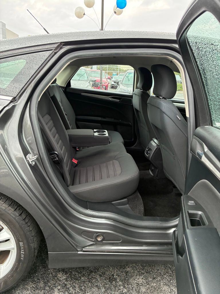 Used 2018 Ford Fusion SE w/ Fusion SE Technology Package FWD image 21