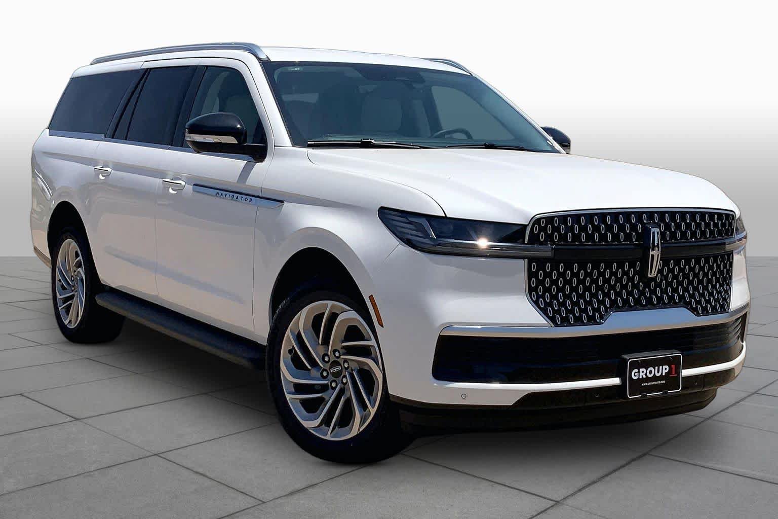 New 2026 Lincoln Navigator L Premier AWD/4WD image 2