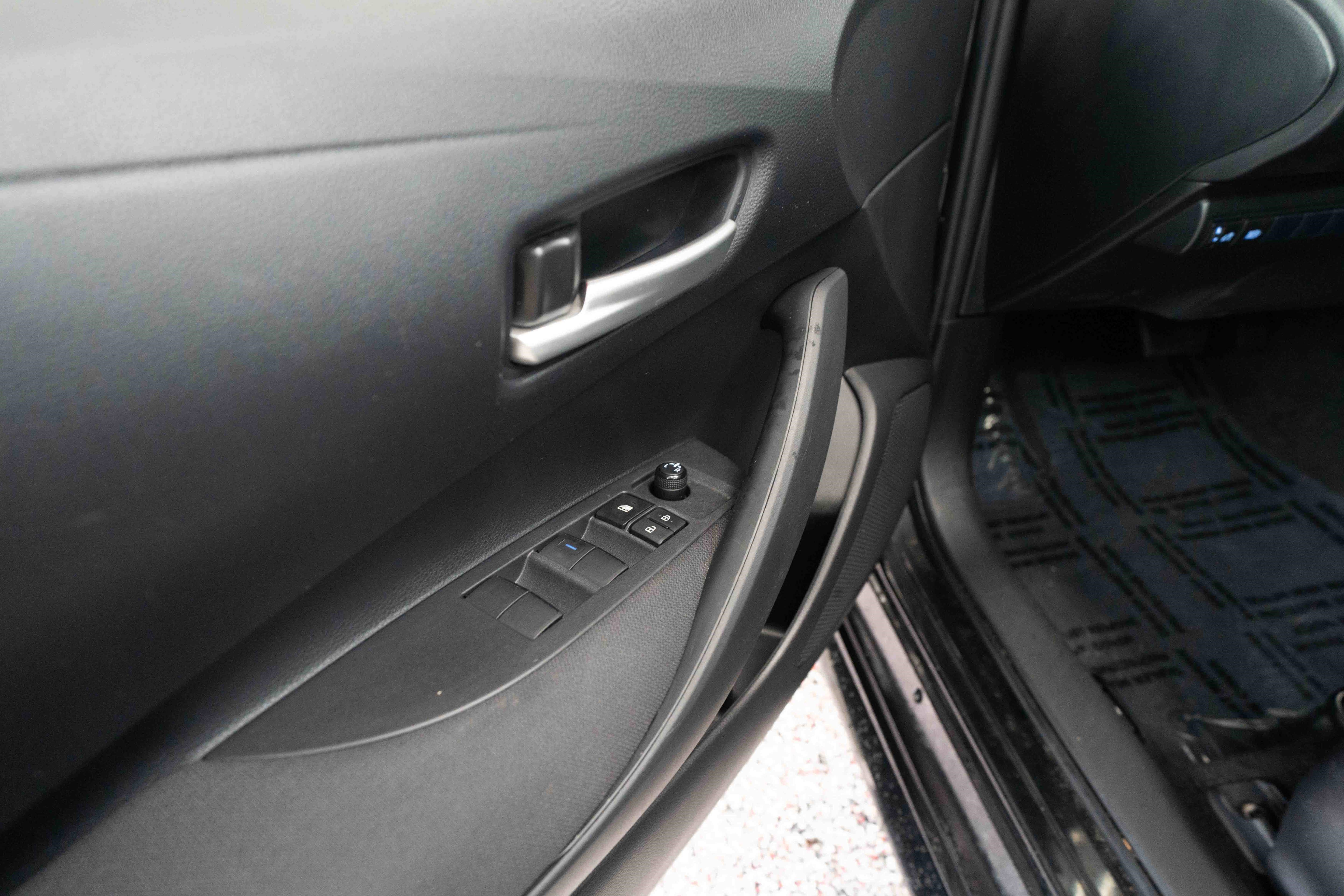 Used 2021 Toyota Corolla LE w/ Carpet Mat Package (TMS) image 7