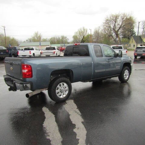 Used 2011 Chevrolet Silverado 3500 LTZ w/ LTZ Plus Package AWD/4WD image 4
