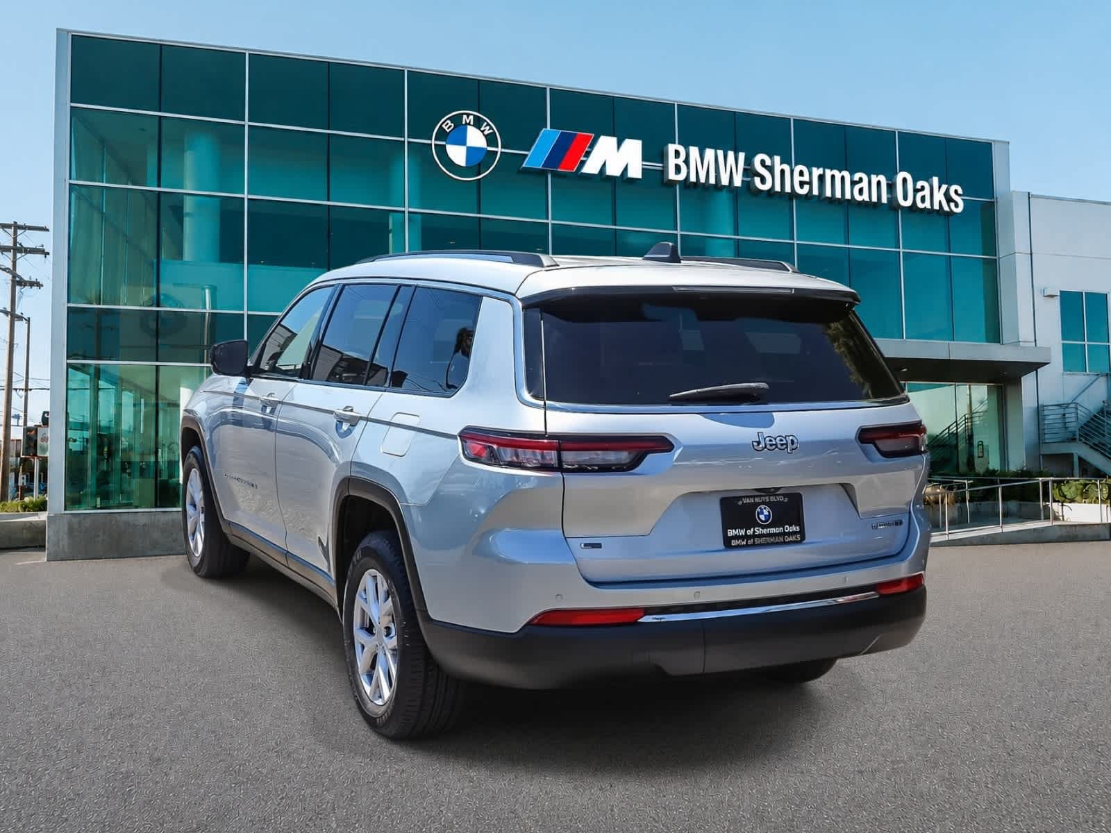 Used 2022 Jeep Grand Cherokee L Limited RWD image 6