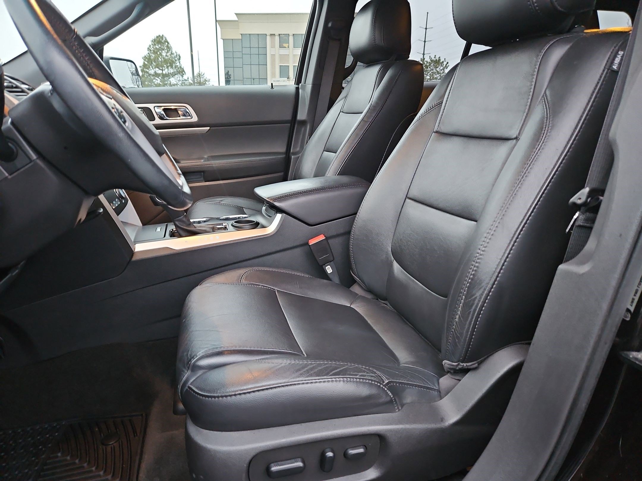 Used 2013 Ford Explorer XLT image 17