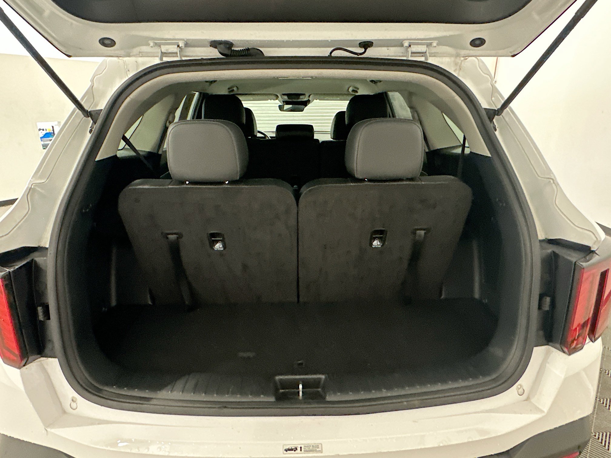 Used 2024 Kia Sorento S image 30