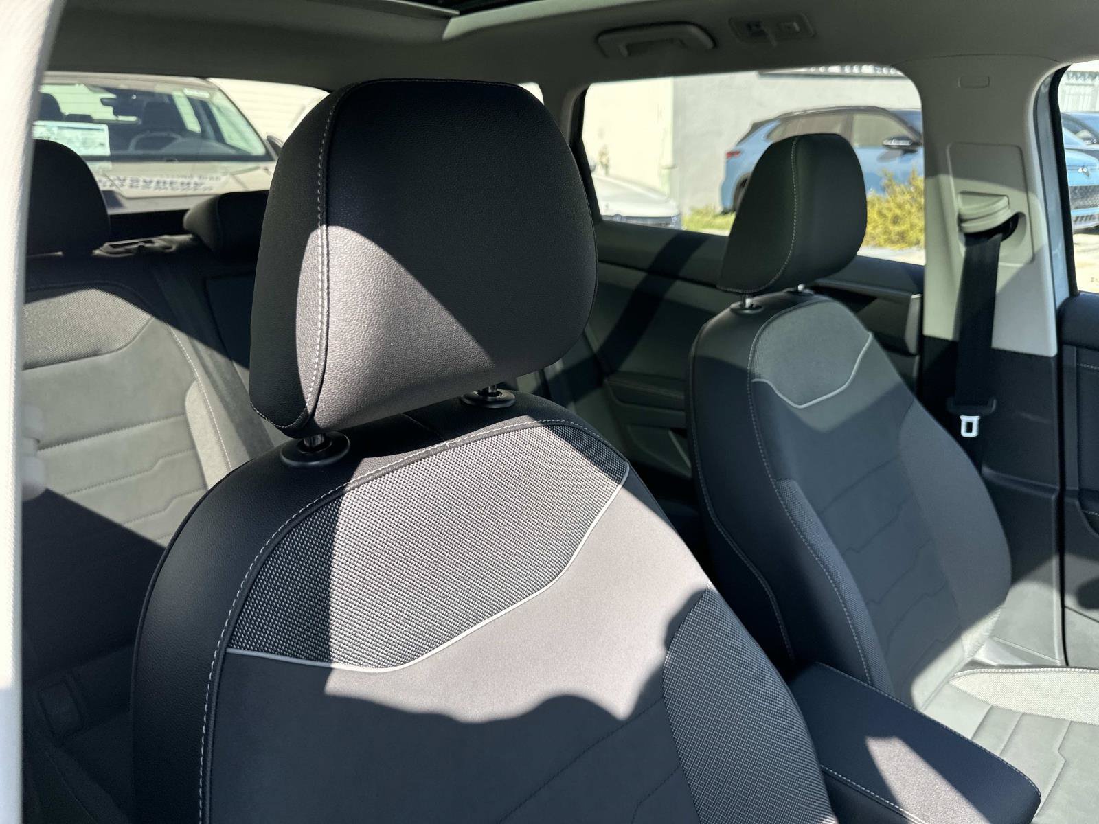 New 2027 Volkswagen Taos SE FWD image 29