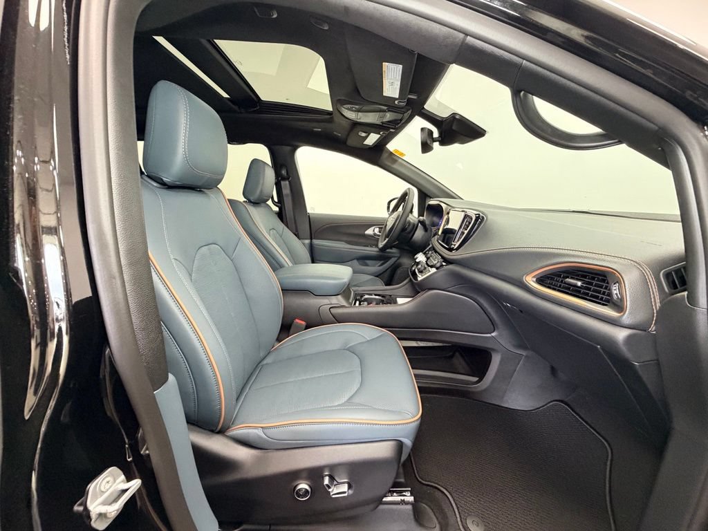 New 2027 Chrysler Pacifica Pinnacle AWD/4WD image 11