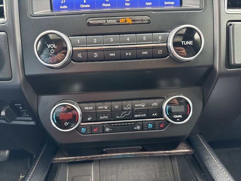 Used 2020 Ford Expedition Limited w/ Special Edition Package AWD/4WD image 18