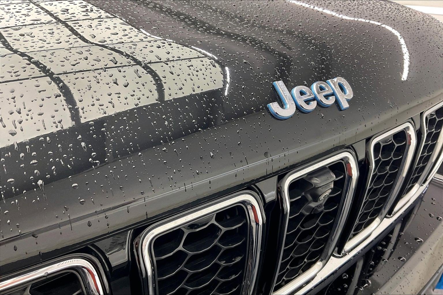 Used 2023 Jeep Grand Cherokee Overland w/ Advanced Protech Group III AWD/4WD image 30