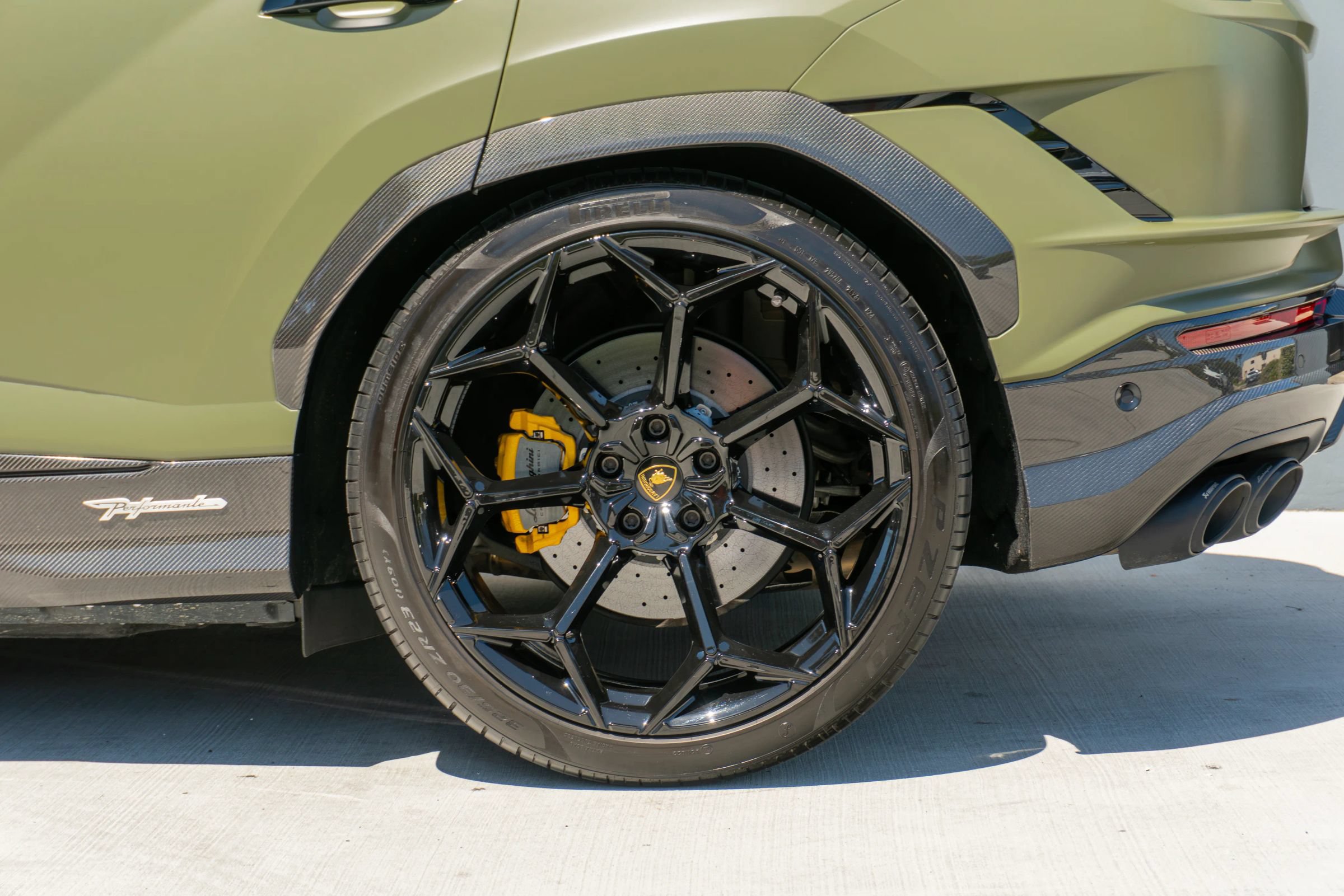 Used 2024 Lamborghini Urus Performante AWD/4WD image 22