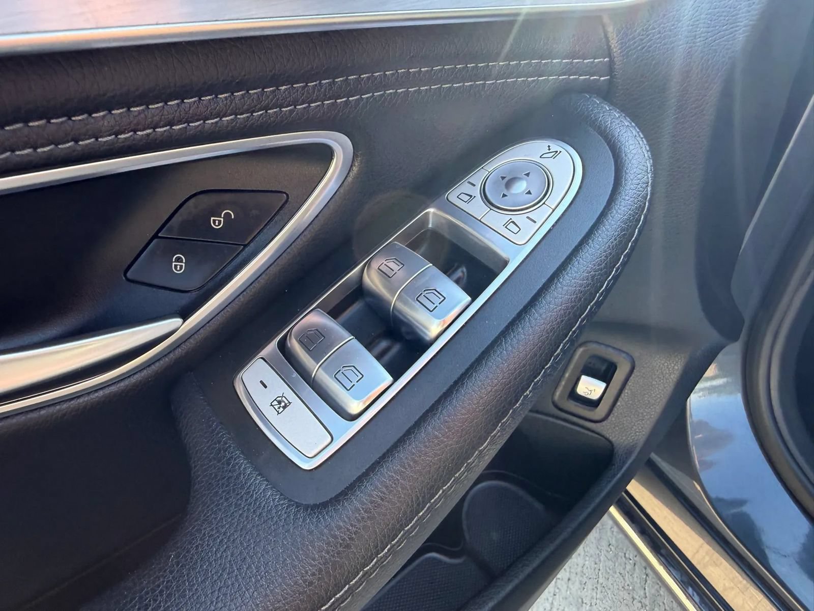 Used 2015 Mercedes-Benz C 300 4MATIC Sedan image 23