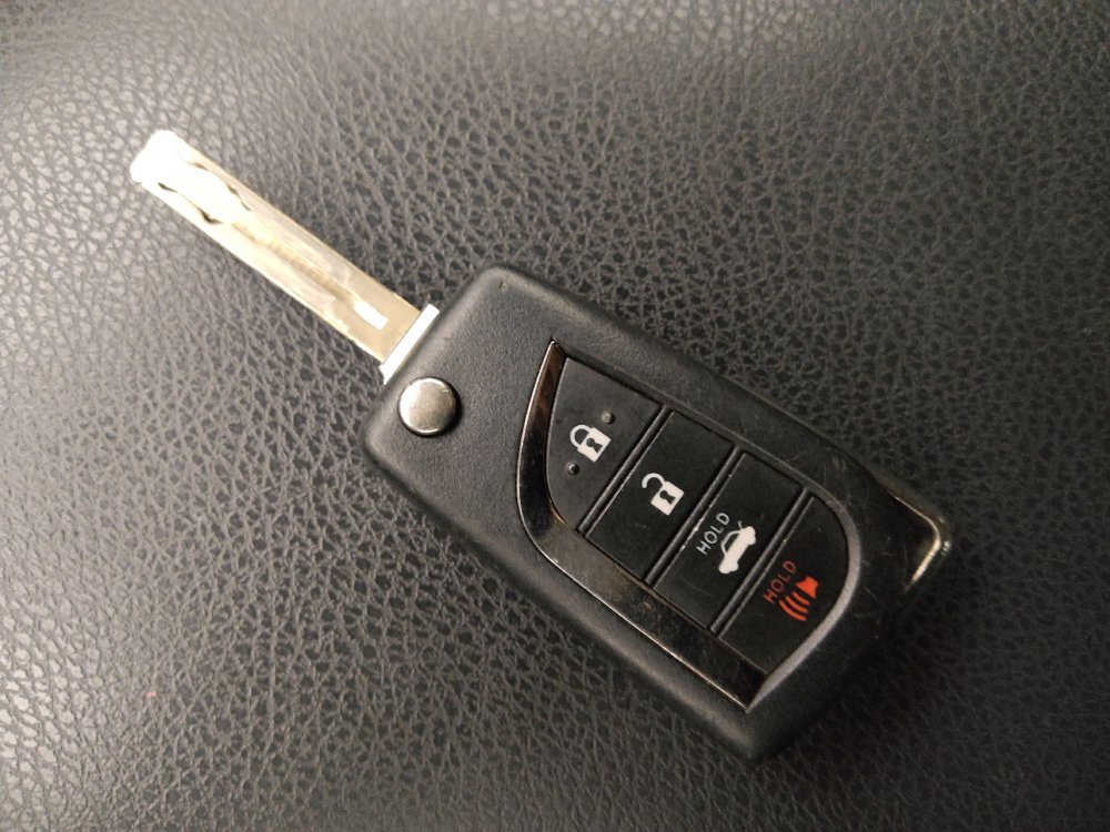 Used 2018 Toyota Camry LE FWD image 32