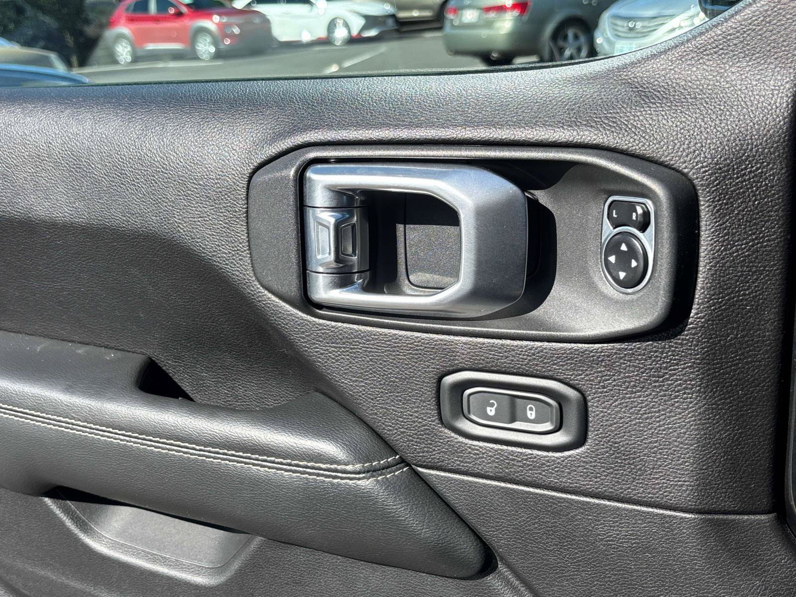 Used 2020 Jeep Gladiator Overland AWD/4WD image 13