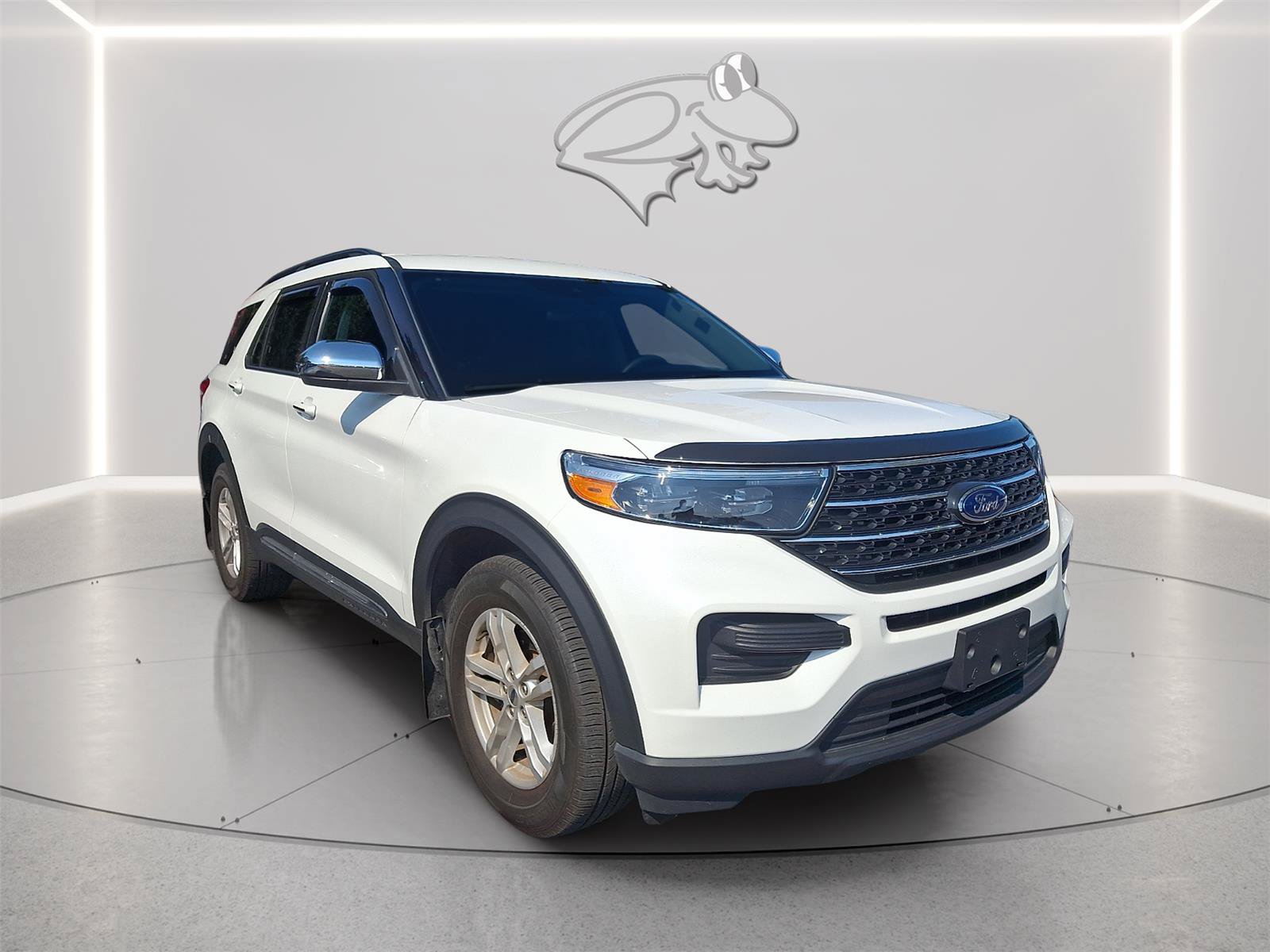 Used 2024 Ford Explorer XLT AWD/4WD image 3