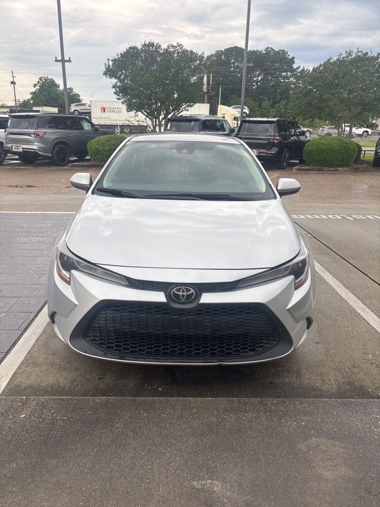 Used 2022 Toyota Corolla LE FWD image 2