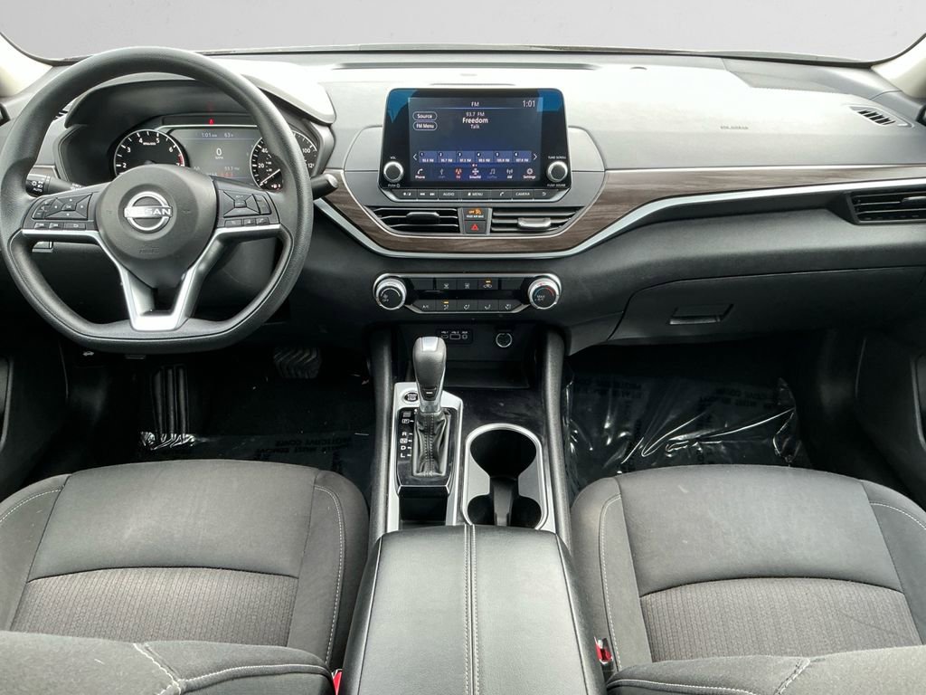 Used 2024 Nissan Altima 2.5 SV image 10