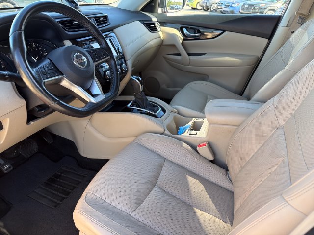 Used 2017 Nissan Rogue SL w/ SL Premium Package FWD image 18
