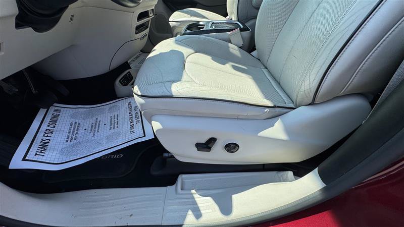 Used 2018 Chrysler Pacifica Limited w/ Advanced Safetytec Group FWD image 34