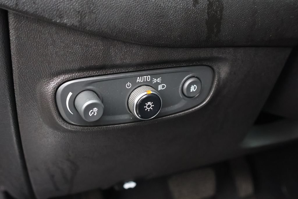 Used 2023 Chevrolet Equinox Premier AWD/4WD image 17
