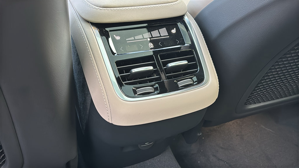 New 2027 Volvo XC90 B6 Plus AWD/4WD image 9