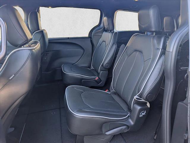 New 2026 Chrysler Pacifica Limited image 17