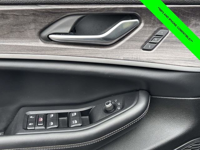 Used 2023 Jeep Grand Cherokee Limited w/ Black Appearance Package AWD/4WD image 10