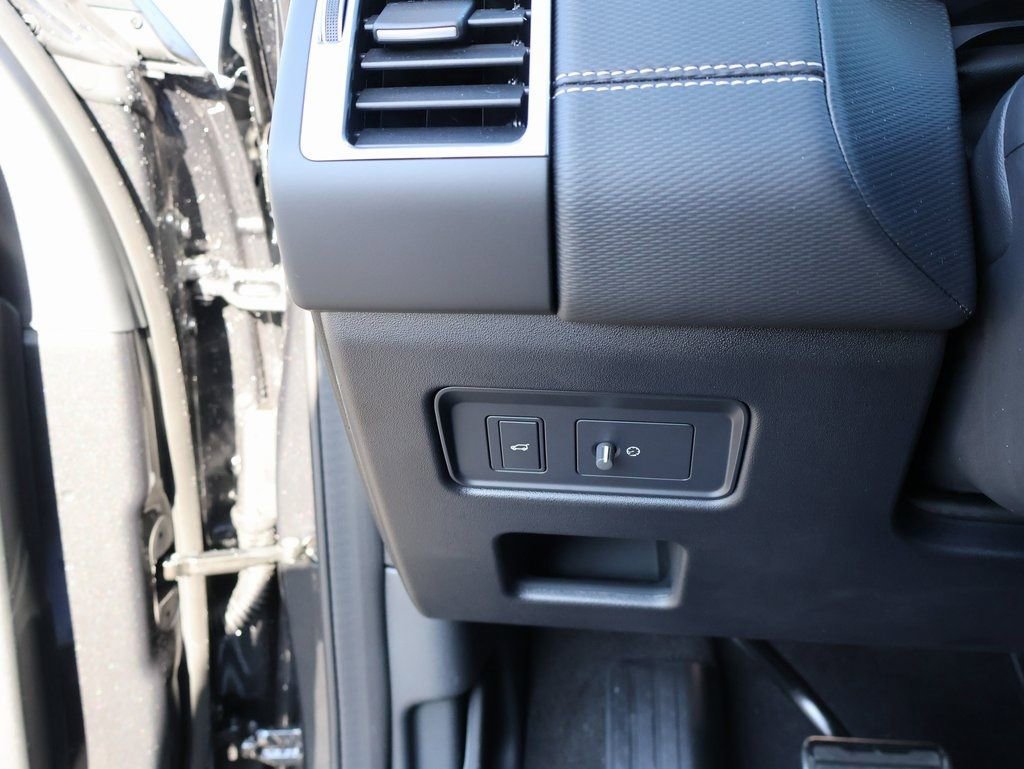 New 2026 Land Rover Discovery Limited Edition image 36