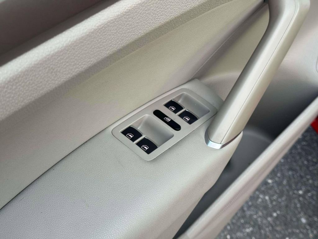 Used 2022 Volkswagen Passat 2.0T SE image 16