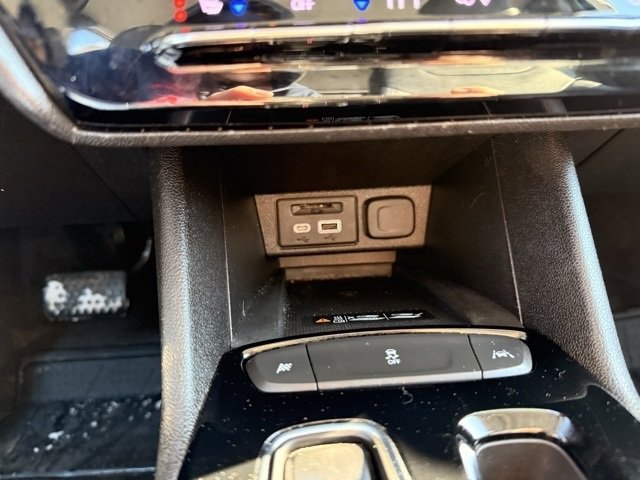 Used 2022 Chevrolet Bolt EUV Premier image 23