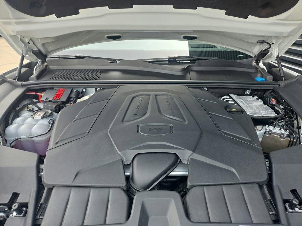 Certified 2025 Porsche Cayenne Coupe image 32