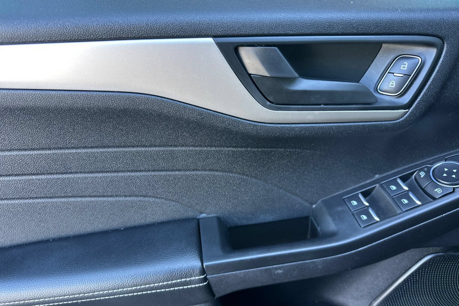 Used 2022 Ford Escape SE FWD image 10