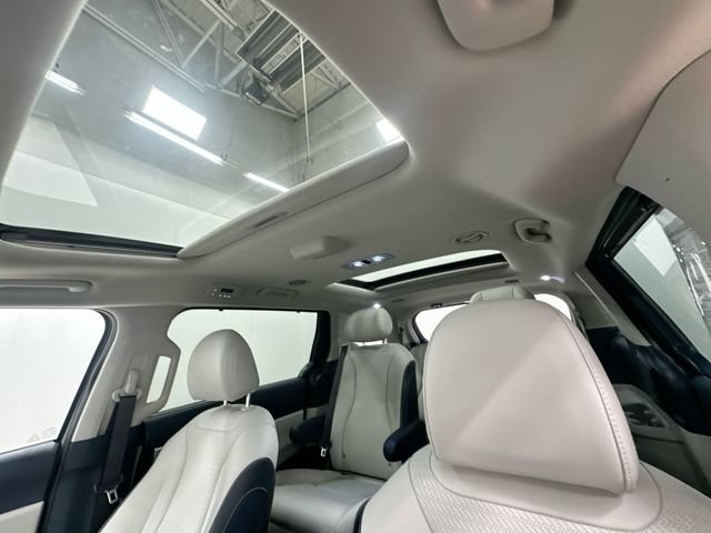 Certified 2025 Kia Carnival SX Prestige FWD image 17