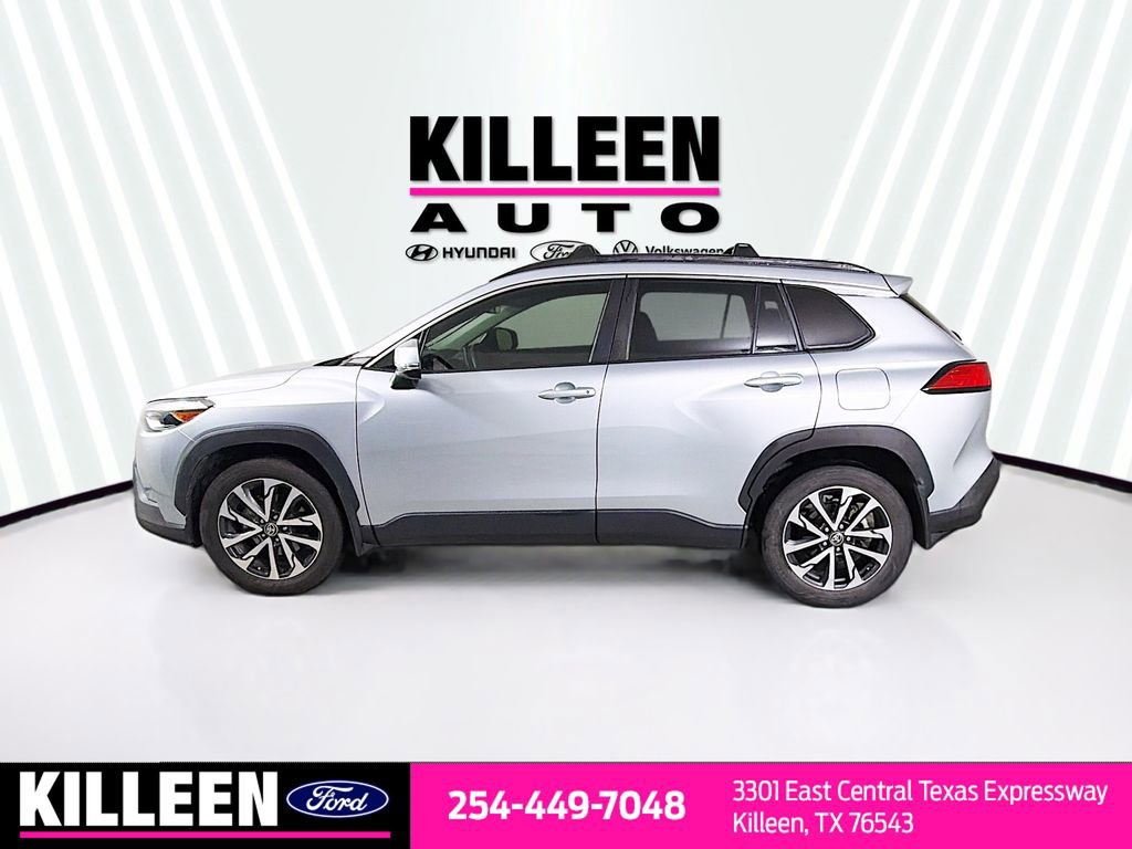 Used 2022 Toyota Corolla Cross XLE image 4