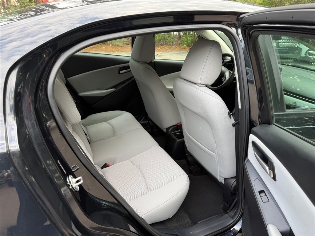 Used 2019 Toyota Yaris LE FWD image 18
