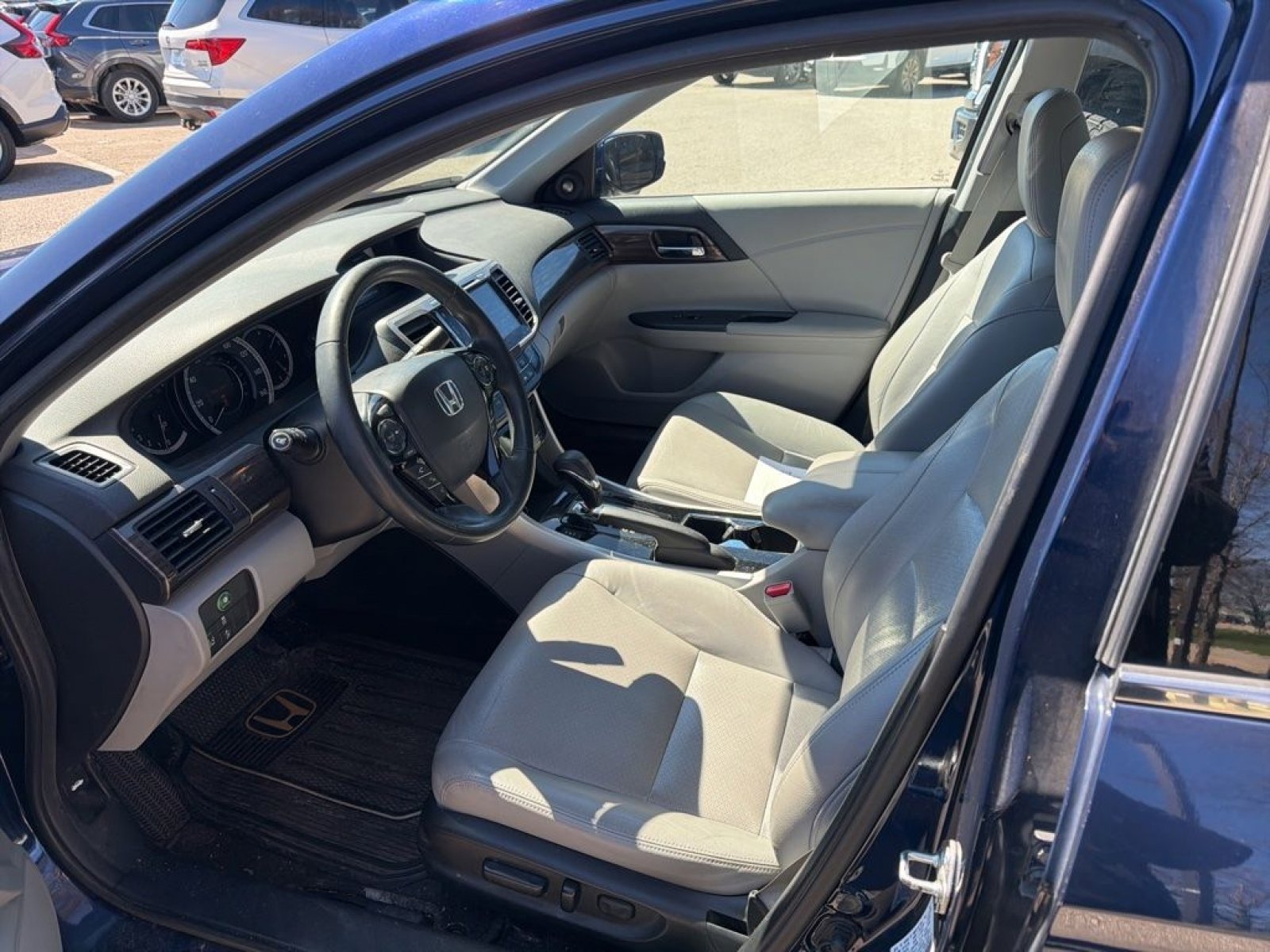Used 2017 Honda Accord EX-L image 11
