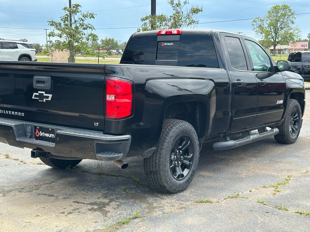 Used 2017 Chevrolet Silverado 1500 LT w/ Midnight Edition AWD/4WD image 7
