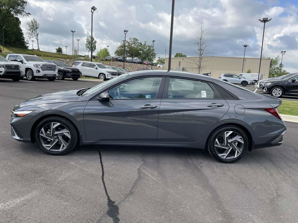 Certified 2025 Hyundai Elantra Sport FWD image 6